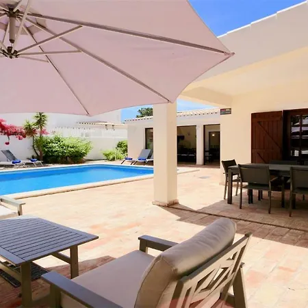 別荘 Lynx- Cleverdetails, Sleeps 8, Quiet Area, Walking Distance From The Marina, Restaurants And Supermarkets ヴィラモウラ