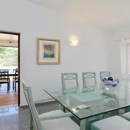 Lynx: Marina-side Retreat For 8 Vilamoura