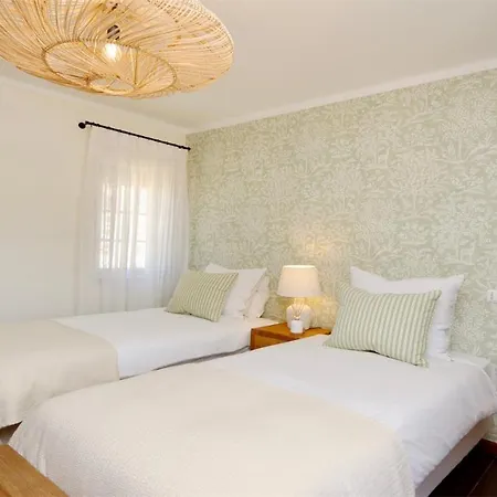 Lynx: Marina-side Retreat For 8 Holiday home