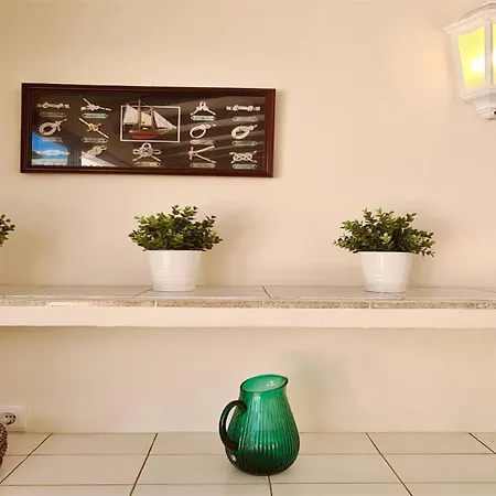 Holiday home Lynx: Marina-side Retreat For 8 *