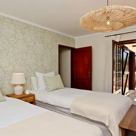 Lynx- Cleverdetails, Sleeps 8, Quiet Area, Walking Distance From The Marina, Restaurants And Supermarkets Ferienhaus
