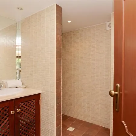 Lynx- Cleverdetails, Sleeps 8, Quiet Area, Walking Distance From The Marina, Restaurants And Supermarkets Ferienhaus *